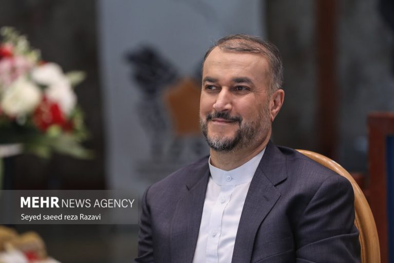 امیرعبداللهیان قهرمانی تیم ملی کشتی فرنگی جوانان را تبریک گفت – خط و نقد | اخبار ایران و جهان