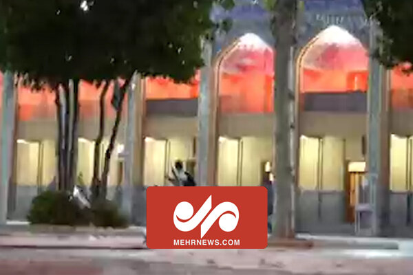 فیلم لحظه‌ دستگیری تروریست داعشی در حرم شاهچراغ(ع) – خط و نقد | اخبار ایران و جهان