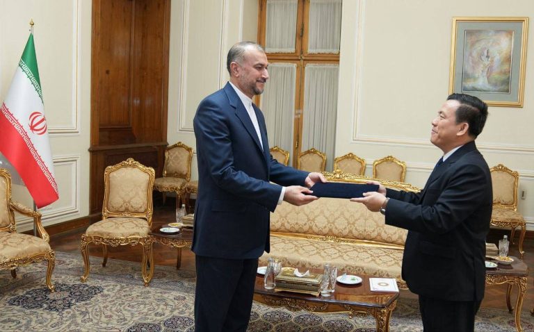 تقدیم رونوشت استوارنامه سفرای آکردیته جدید کامبوج، کلمبیا و پرو – خط و نقد | اخبار ایران و جهان