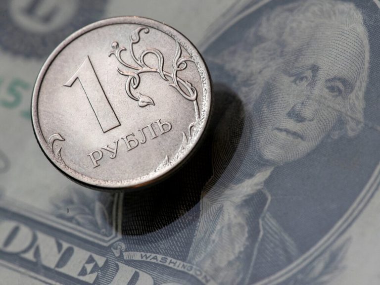 ریزش روبل رکورد ۱۶ ماهه را شکست