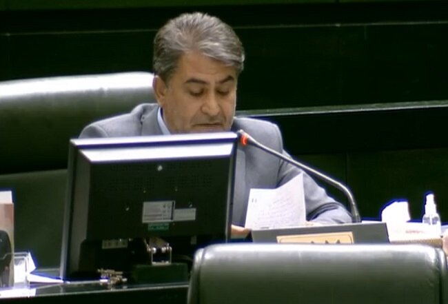 نماینده خوی: بانک های عامل در ارائه تسهیلات به زلزله زدگان