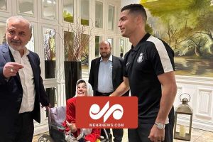 تصاویری از دیدار هوادار معلول پرسپولیسی با رونالدو – خط و نقد | اخبار ایران و جهان