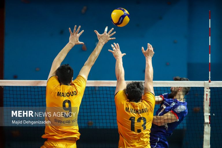 دیدار تیم‌های والیبال شهداب یزد و ایفاسرام اردکان