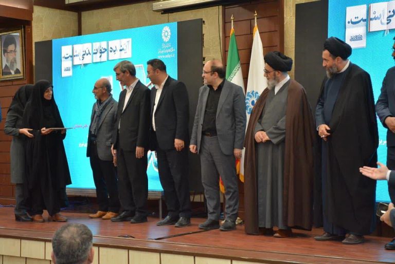 تقدیر از ۳۷ برگزیده فعال عرصه کتاب و کتابخانه های عمومی سال ۱۴۰۲ – خط و نقد | اخبار ایران و جهان