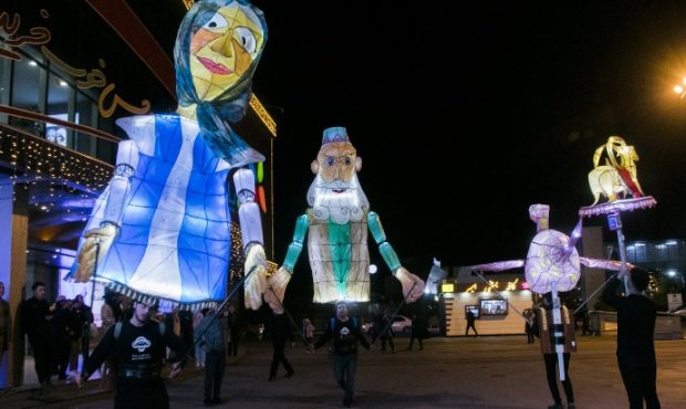 چشم تبریز به ابرعروسکهای نوری روشن شد