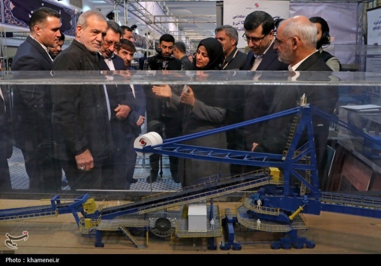 بازدید رئیس‌جمهور از نمایشگاه «پیشگامان پیشرفت»